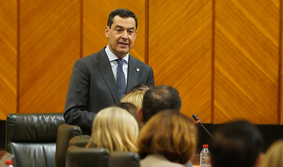 Juanma Moreno, durante su intervención en el Parlamento andaluz.